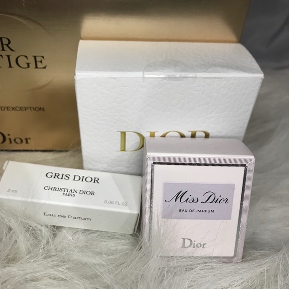 Dior Prestige Exceptional Cotton Pads w/ Perfume & Lip Samples and Dust Bag - Picture 3 of 12